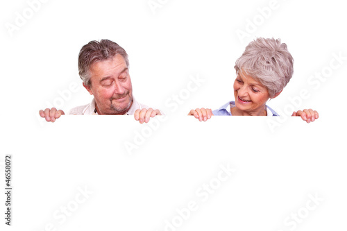 Photo: senioren mit tafel senioren mit tafel