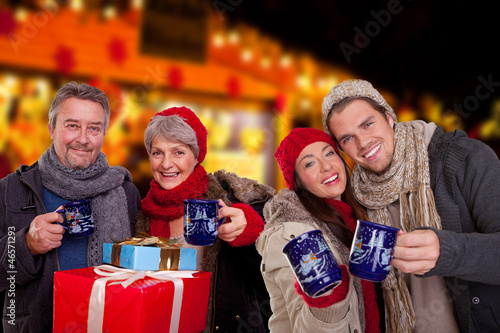 Photo: gruppe weihnachtsmarkt gruppe weihnachtsmarkt