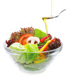 frischer Salat, verfeinert mit Olivenöl