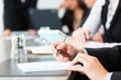 Geschäftsleute in einem Business Meeting im Büro