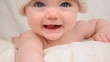 Vídeo: Cute Little Happy Baby with White Hat Cute Little Happy Baby with White Hat