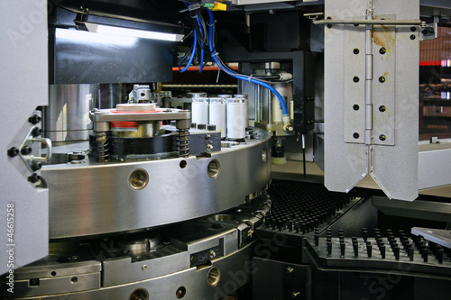 Photo: CNC punching machine CNC punching machine