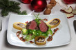 Geschmorter Hasenrücken mit Waldpilzrolade und Rosenkohl