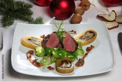 Photo: Geschmorter Hasenrücken mit Waldpilzrolade und Rosenkohl Geschmorter Hasenrücken mit Waldpilzrolade und Rosenkohl