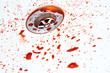 Blutspritzer im Waschbecken