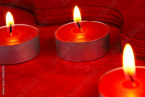 Photo: Kerzenschmuck in rot Kerzenschmuck in rot