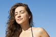 Foto: Closeup of fresh young woman with beautiful smile Closeup of fresh young woman with beautiful smile