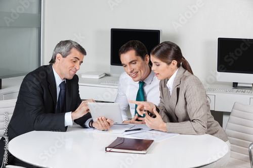 Photo: Steuerberater mit Tablet PC Steuerberater mit Tablet PC