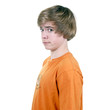 Teenager blickt skeptisch