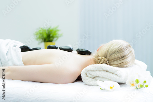 Photo: massage mit steinen massage mit steinen