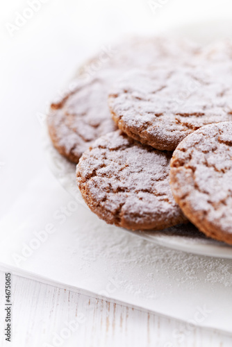 Photo: Crunchy cookies dusted with icing sugar Crunchy cookies dusted with icing sugar