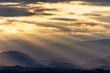 Lichtstrahlen im Abendhimmel