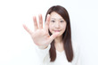 制止する女性