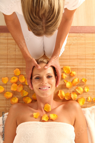 Photo: Frau beim Wellness Frau beim Wellness