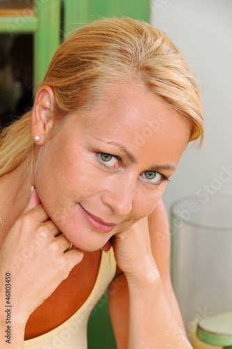 Photo: Portrait einer jungen Frau Portrait einer jungen Frau