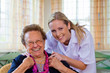 Hauskrankenpflege der alten Dame