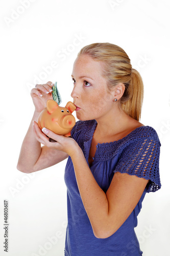 Photo: junge Frau mit Sparschwein junge Frau mit Sparschwein
