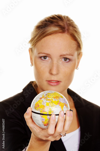 Photo: Frauen mit Globus in der Hand Frauen mit Globus in der Hand