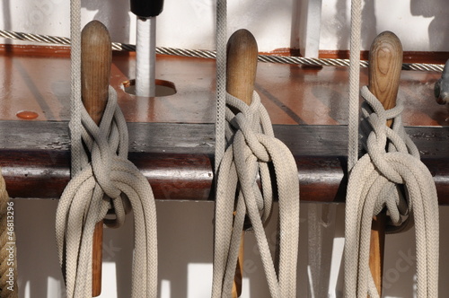 Photo: Nagelbank für Seile auf Segelschiff Nagelbank für Seile auf Segelschiff
