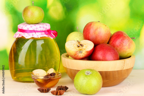 Photo: Honey and apples with cinnamon Honey and apples with cinnamon
