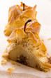 Birne pochiert und überbacken im Teig