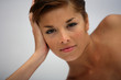 Foto: portrait of young woman portrait of young woman