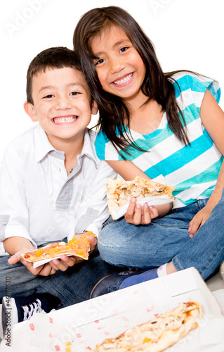 Photo: Kids eating pizza Kids eating pizza