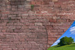Hinter der Mauer