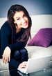 Photo: femme sur internet femme sur internet