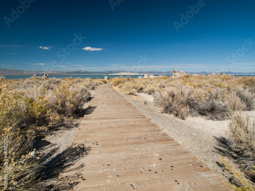Photo: Ponton vers le lac de Mono Lake Ponton vers le lac de Mono Lake