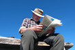 Mann mit Wanderkarte - man with hiking map
