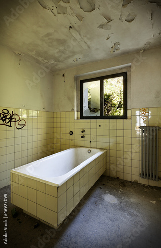 Photo: abandoned building, old bathroom abandoned building, old bathroom