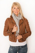 Photo: Junge schöne Frau mit Lederjacke Junge schöne Frau mit Lederjacke