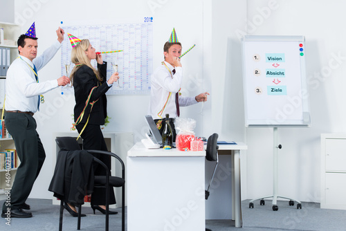 Photo: fröhliches miteinander im büro fröhliches miteinander im büro