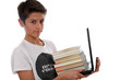 Junge, Bücher und Computer