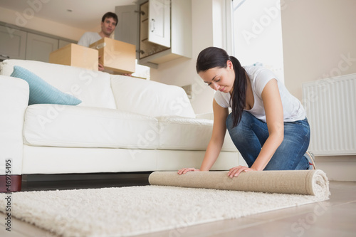 Photo: Two people moving into their house Two people moving into their house
