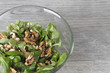 Ensalada de canónigos y nueces con miel y vinagre balsámico