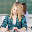 besorgte studentin in der uni