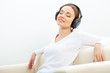 Foto: woman on the sofa listening to music woman on the sofa listening to music