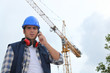 Foto: A foreman on his phone onsite. A foreman on his phone onsite.