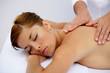 Foto: Woman having a soothing back massage Woman having a soothing back massage