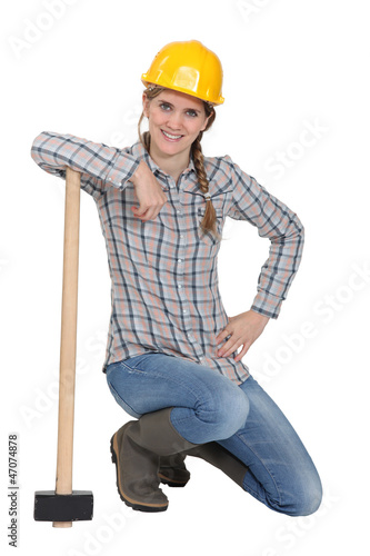 Photo: Famale laborer kneeling Famale laborer kneeling