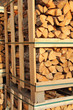 Photo: Brennholz zum verkauf im Hochformat Brennholz zum verkauf im Hochformat