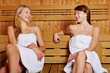 Zwei Frauen in der Sauna