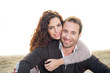 Foto: Beautiful young couple outside at the beach Beautiful young couple outside at the beach