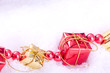 rote und goldene Geschenkboxen