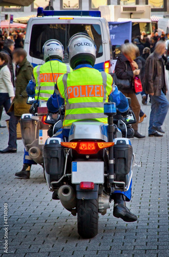 Photo: Polizei im Einsatz Polizei im Einsatz