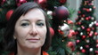 Video: Businessfrau mit Weihnachtsdekoration Businessfrau mit Weihnachtsdekoration