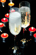Photo: Schäumender Sekt und Kerzenlicht Schäumender Sekt und Kerzenlicht