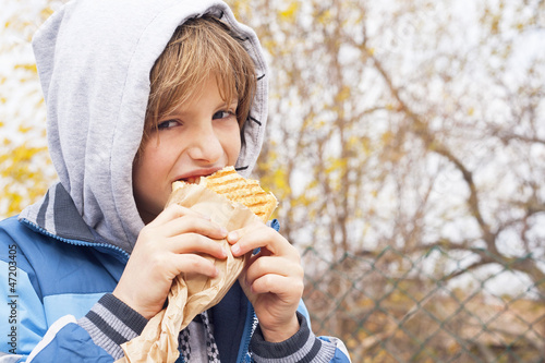 Photo: boy eating sandwich boy eating sandwich